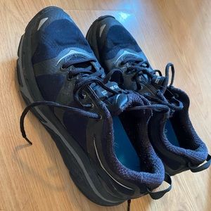 Womens Hoka size 8, black